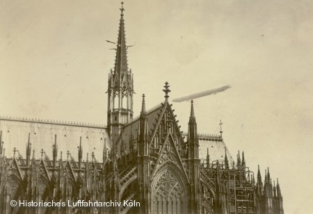 LZ II über dem Kölner Dom