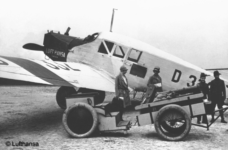 Junkers F13 Flughafen Kln Butzweilerhof mit zwei Luftboys und Passagieren