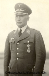 Oberleutnant Willi Kanstein - Chef der Flugpolizeiwache Flughafen Köln Butzweilerhof