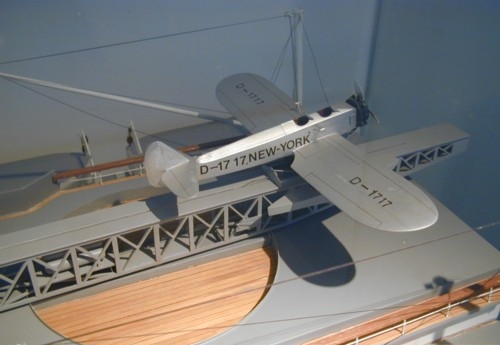 postflugzeug D-1717 Modell
