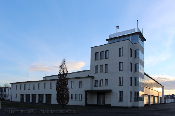 Der Kontrollturm des Flughafen Kln Butzweilerhof