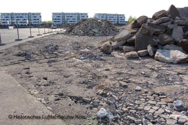 Abbruch des historischen Rollfeld April 2016 Flughafen Köln Butzweilerhof