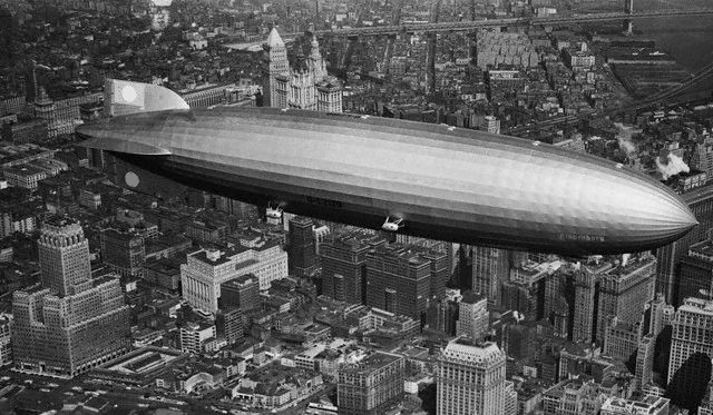 LZ 129 Hindenburg über New York