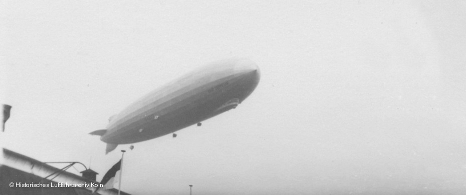 Anfahrt von Graf Zeppelin auf den Butzweilerhof anlässlich des Rheinlandbefreiungsfluges