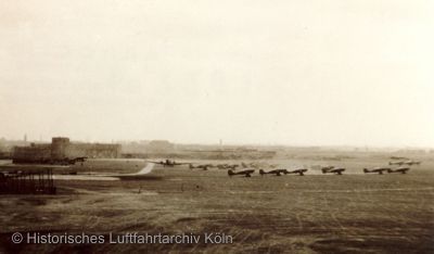 Start von Stukas Ju 87 auf das Fort Eben Emael vom Einsatzhafen Köln Butzweilerhof