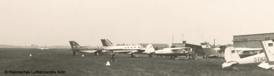 Eine Reihe der Flugzeuge die zum Sternflug 1969 auf dem Butzweilerhof eintrafen.