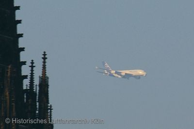 1Ankunft des Airbus A 380 in Köln zum Tag der Luft- und Raufahrt 2011