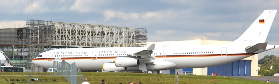 Das Dienstflugzeug der Bundesregierung ein Airbus A340 der Flugbereitschaft des Bundesministeriums der Verteidigung